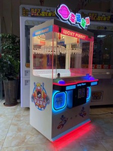 China Mini coin operated clip prize machine for 2 players vending gift machine factory and suppliers | Meiyi